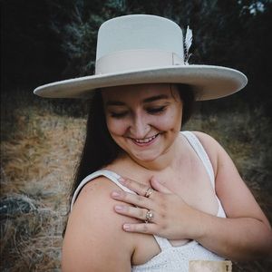 Meet your Posher, Haley